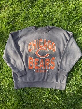 Chicago Bears Gray Crewneck Sweatshirt – Vintage Team Graphic